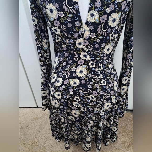 Soft & Sexy Floral Fit & Flair Dress    Size S/P - Picture 14 of 14